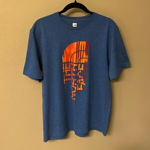 Men’s Size Large North Face Tshirt